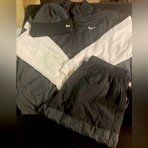 RESERVED! Bundle! Men’s Nike Basketball windbreaker matching jacket and pants